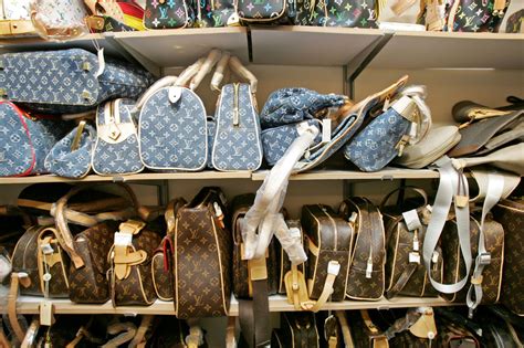 places faces bag fake|counterfeit handbags spotting.